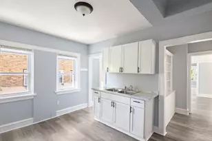 4266 W Highland Blvd, Milwaukee, WI 53208 - Photo 13