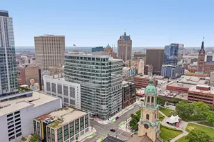 545 E Wells St, Milwaukee, WI 53202 - Photo 23