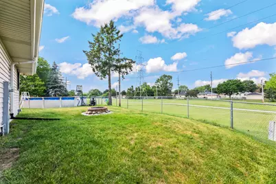 7880 W Plainfield Ave, Greenfield, WI 53220 - Photo 33
