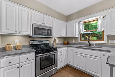W290S2811  Carmarthen Dr, Genesee, WI 53188 - Photo 5
