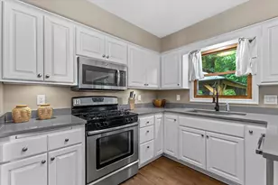 W290S2811 Carmarthen Dr, Genesee, WI 53188 - Photo 5