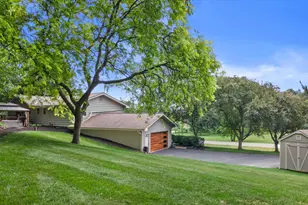 W290S2811 Carmarthen Dr, Genesee, WI 53188 - Photo 3