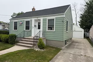 1013 28th St, Two Rivers, WI 54241 - Photo 5