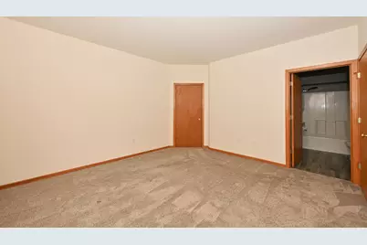 W241N2533 E Parkway Meadows Cir #2, Pewaukee, WI 53072 - Photo 21