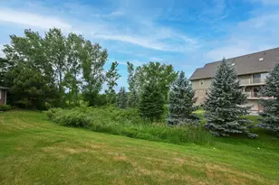 W241N2533 E Parkway Meadows Circle, Pewaukee, WI 53072 - Photo 27