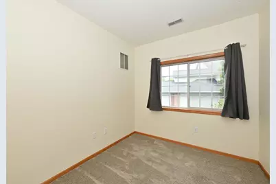 W241N2533 E Parkway Meadows Cir #2, Pewaukee, WI 53072 - Photo 15