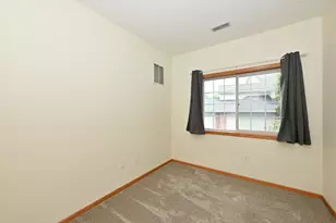 W241N2533 E Parkway Meadows Circle, Pewaukee, WI 53072 - Photo 15