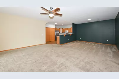 W241N2533 E Parkway Meadows Cir #2, Pewaukee, WI 53072 - Photo 5