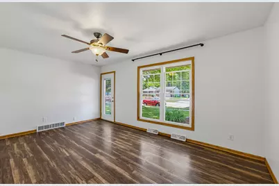 808  Memorial Dr, Kewaskum, WI 53040 - Photo 5
