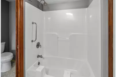 2005  Chateau Ct, Grafton, WI 53024 - Photo 15