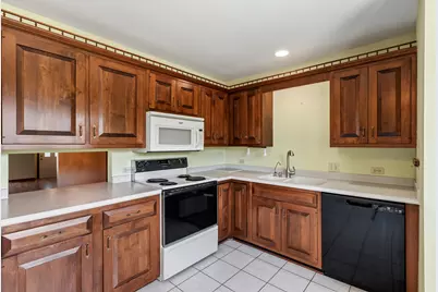 2005  Chateau Ct, Grafton, WI 53024 - Photo 9