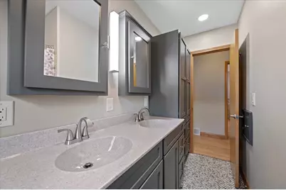 353  Tower Ct, Pewaukee, WI 53072 - Photo 15