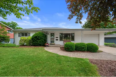353  Tower Ct, Pewaukee, WI 53072 - Photo 9