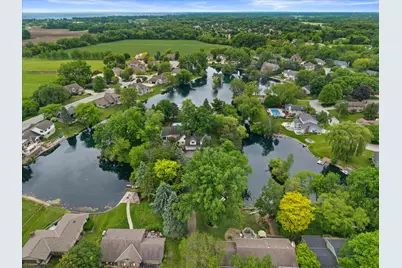 3609  Waterbury Ln, Racine, WI 53403 - Photo 9