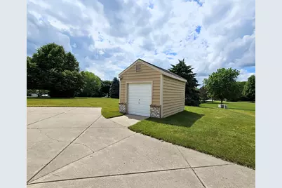 W291S6773  East Woods Ct, Mukwonago, WI 53149 - Photo 9