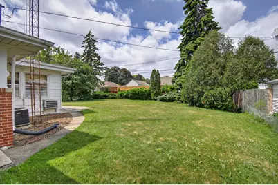 1112  Kentucky St, Racine, WI 53405 - Photo 5