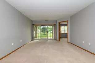18730 Emerald Cir, Brookfield, WI 53045 - Photo 9