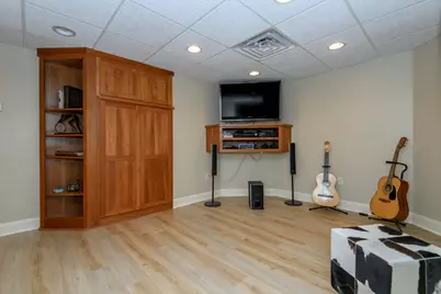 10935 N Oriole Ln, Mequon, WI 53092 - Photo 51