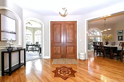 10935 N Oriole Ln, Mequon, WI 53092 - Photo 5