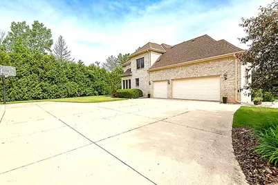 10935 N Oriole Ln, Mequon, WI 53092 - Photo 3