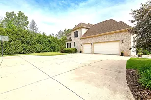 10935 N Oriole Ln, Mequon, WI 53092 - Photo 3
