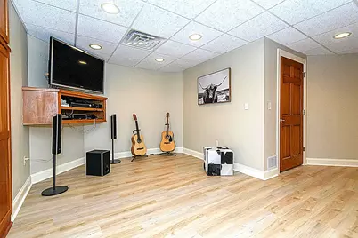 10935 N Oriole Ln, Mequon, WI 53092 - Photo 45