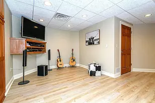 10935 N Oriole Ln, Mequon, WI 53092 - Photo 45