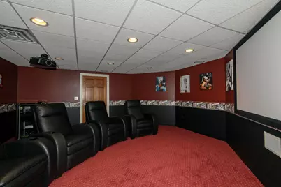 10935 N Oriole Ln, Mequon, WI 53092 - Photo 53