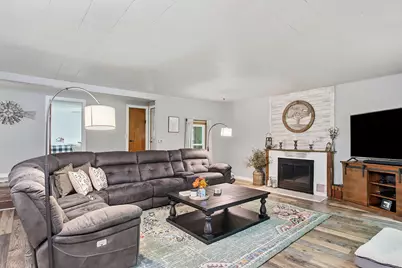 33834  Hillcrest Dr, Burlington, WI 53105 - Photo 7