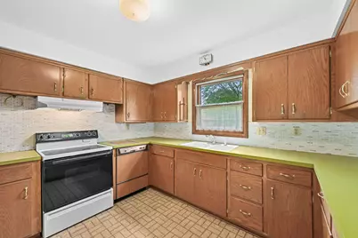 8603 N Regent Rd, Fox Point, WI 53217 - Photo 13