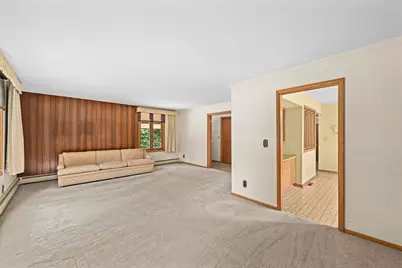 8603 N Regent Rd, Fox Point, WI 53217 - Photo 9