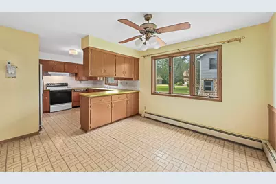 8603 N Regent Rd, Fox Point, WI 53217 - Photo 11
