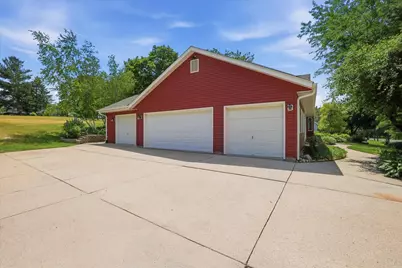 W343N6980  Circle Dr Dr, Lac La Belle, WI 53066 - Photo 21