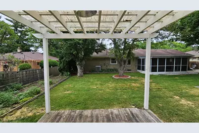 2127 N 122nd St, Wauwatosa, WI 53226 - Photo 17
