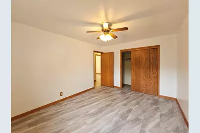 2127 N 122nd St, Wauwatosa, WI 53226 - Photo 5