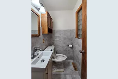 2127 N 122nd St, Wauwatosa, WI 53226 - Photo 11