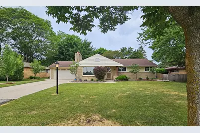 2127 N 122nd St, Wauwatosa, WI 53226 - Photo 1
