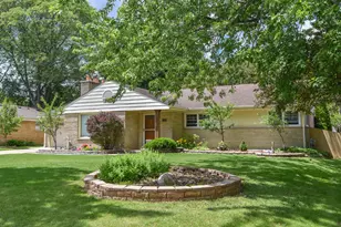 2127 N 122nd St, Wauwatosa, WI 53226 - Photo 1