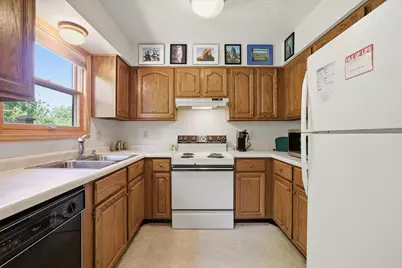 8116 S Forest Hills Cir #8116, Franklin, WI 53132 - Photo 7