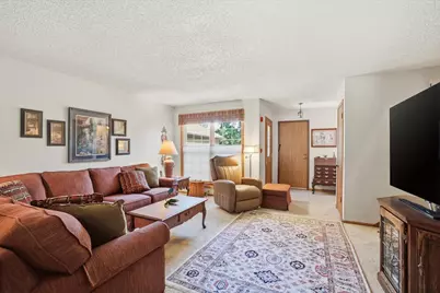 8116 S Forest Hills Cir #8116, Franklin, WI 53132 - Photo 3