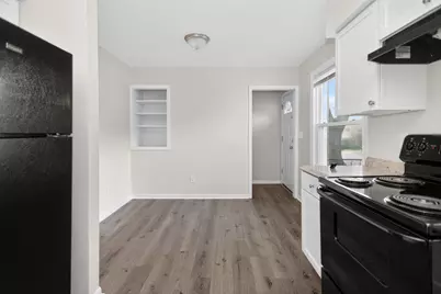 8531 W Lawrence Ave, Milwaukee, WI 53225 - Photo 11