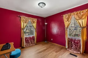 4710 W Sumac Pl, Milwaukee, WI 53219 - Photo 9