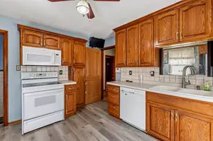 4710 W Sumac Pl, Milwaukee, WI 53219 - Photo 15