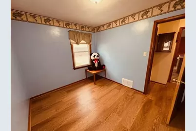 4710 W Sumac Pl, Milwaukee, WI 53219 - Photo 11
