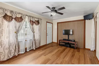 4710 W Sumac Pl, Milwaukee, WI 53219 - Photo 7