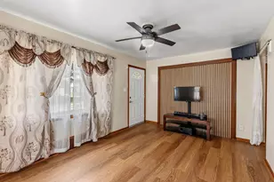 4710 W Sumac Pl, Milwaukee, WI 53219 - Photo 7