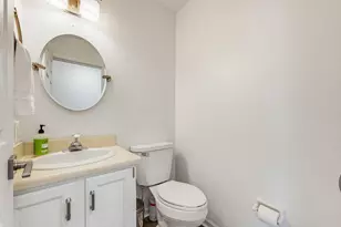 N78W15289 Haymeadow Rd, Menomonee Falls, WI 53051 - Photo 17