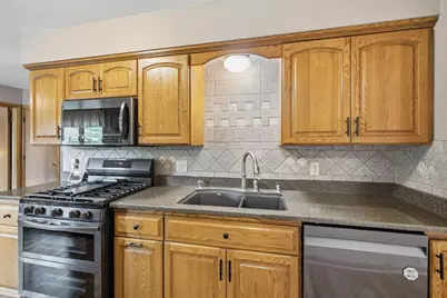 5249  Lakeside Dr, Greendale, WI 53129 - Photo 9