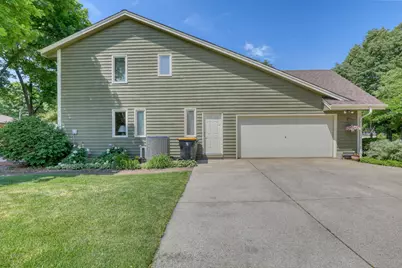 10929 W Hope Ave, Wauwatosa, WI 53222 - Photo 23