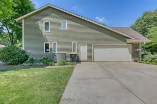 10929 W Hope Ave, Wauwatosa, WI 53222 - Photo 23